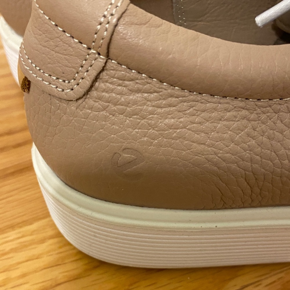 Woman’s Ecco Tan Leather Sneakers - Picture 5 of 5